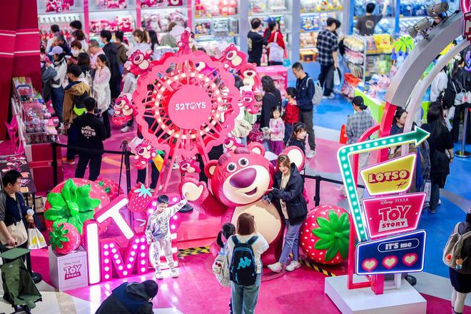 冲港股上市但靠授权IP难打天下九游会·j9网站52TOYS(图2)
