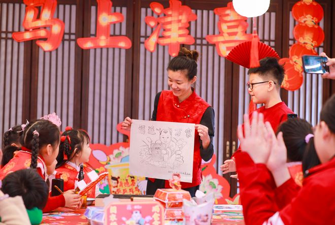 年画贺新春——肯德基小K体验营带你解锁年味新方式九游会真人游戏第一品牌马上“津”喜赴团圆 非遗(图2) 年画贺新春——肯德基小K体验营带你解锁年味新方式九游会真人游戏第一品牌马上“津”喜赴团圆 非遗(图2)